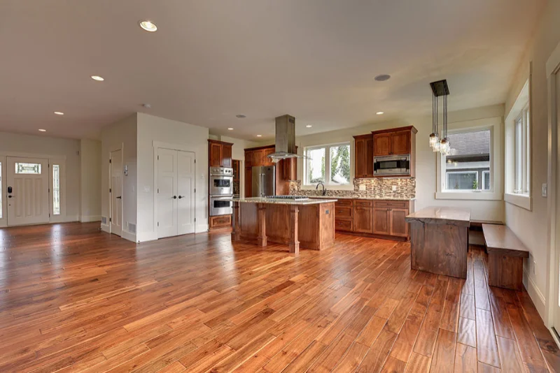 Laminate & Hardwood Flooring